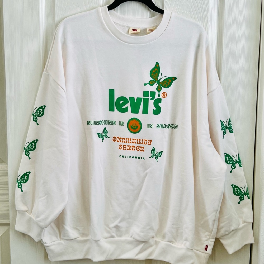 Levi’s Overwized Graphic Sweater